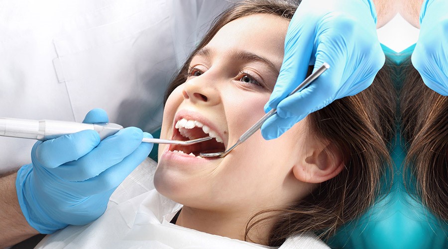 انجام معاینات دندان های کودکان